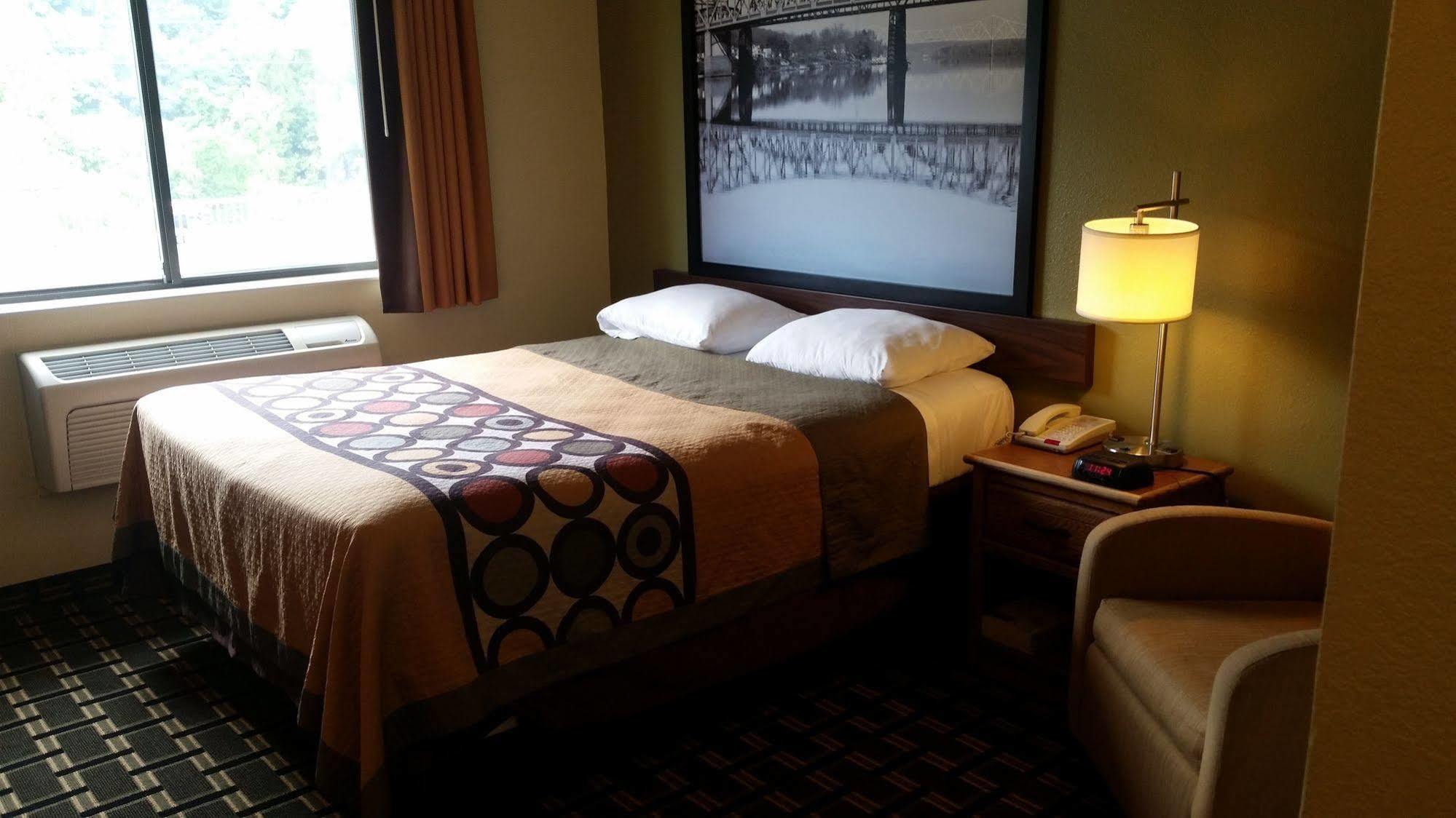 Super 8 By Wyndham Wheeling Wv Hotell Eksteriør bilde